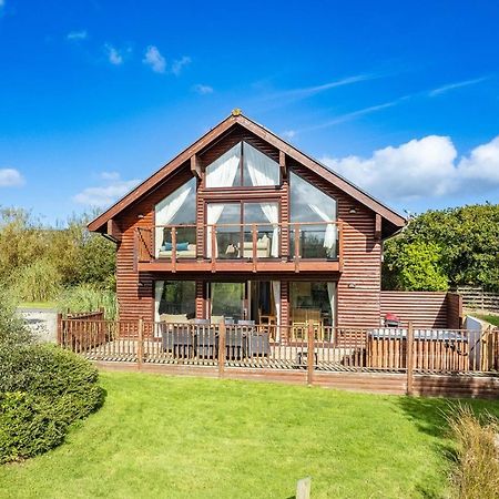 Skylark Sleeps 8 Private Hot Tub & Dogs Welcome Nr Padstow, Resort Pool Bar & Watersports St Columb Major Exterior foto
