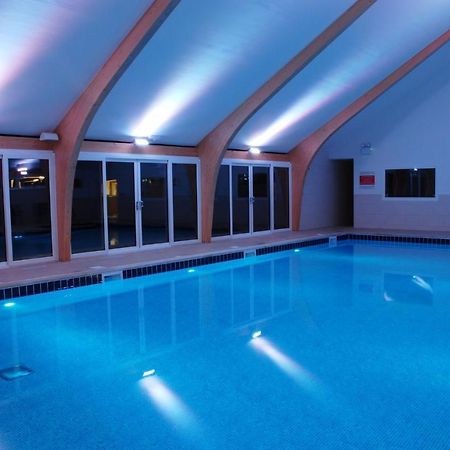 Skylark Sleeps 8 Private Hot Tub & Dogs Welcome Nr Padstow, Resort Pool Bar & Watersports St Columb Major Exterior foto